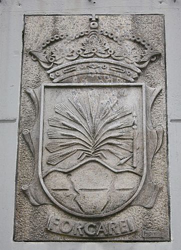 Escudo na fachada do concello de Forcarei - Galicia